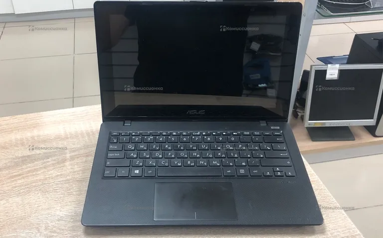 Ноутбук Asus X200M