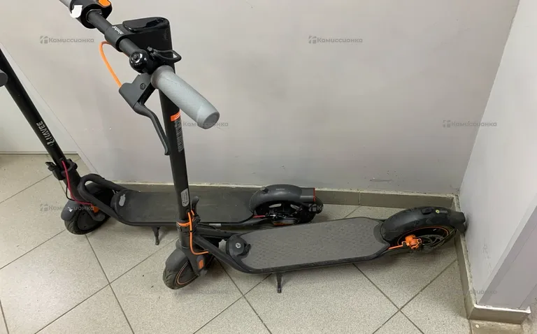 Электросамокат NineBot Kickscooter F40