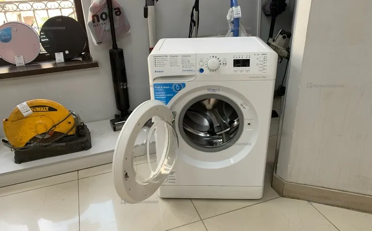 Стиральная машина Indesit BWSA61051
