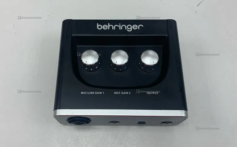 Звуковая карта behringer u-phoria um2
