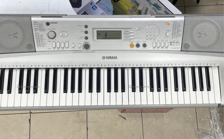 Синтезатор Yamaha PSR E303