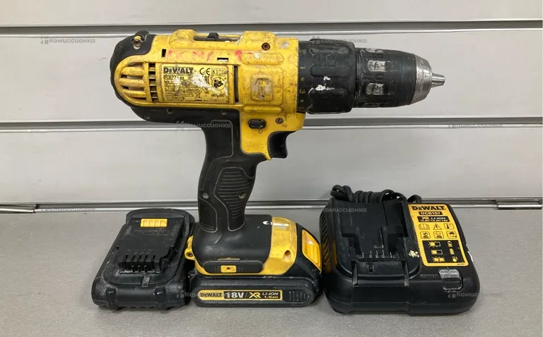 Аккумуляторная дрель-шуруповерт Dewalt DCD776ks