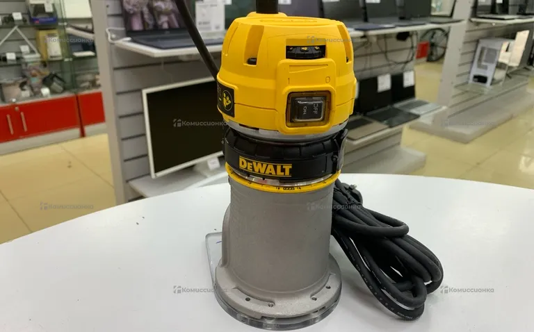 ручной фрезер Dewalt D26200
