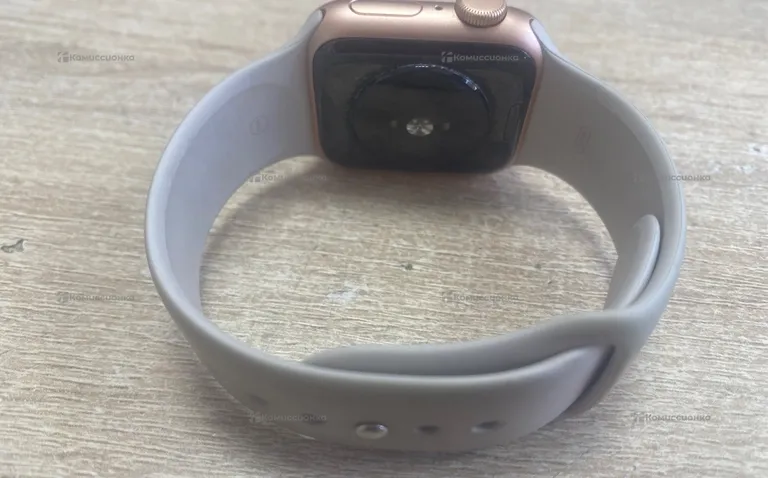 Часы Apple Watch SE 40m