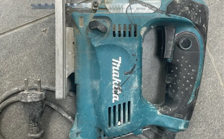 Электрический лобзик Makita 4329