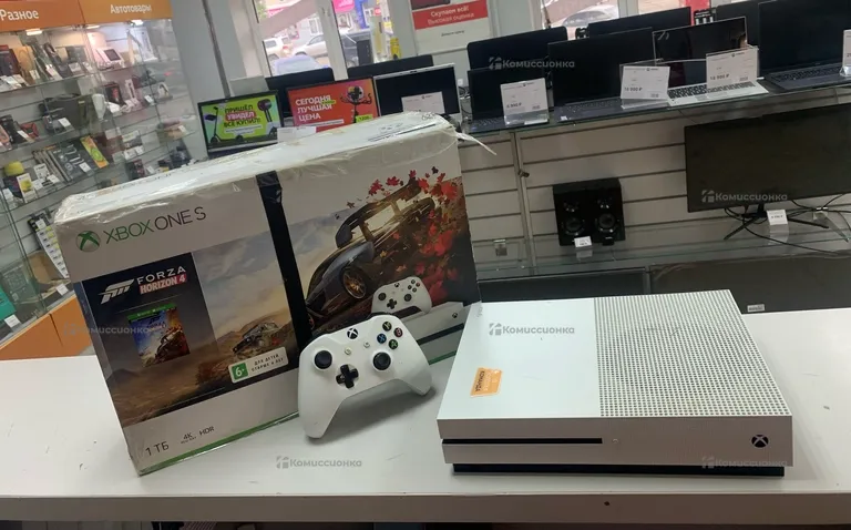 Приставка Xbox one s 1 ТБ с дисководом