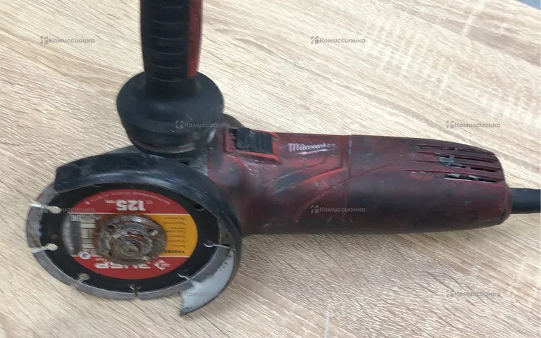 УШМ Milwaukee AGV 10-125 EK