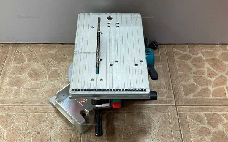 Торцовочная пила makita LH1040
