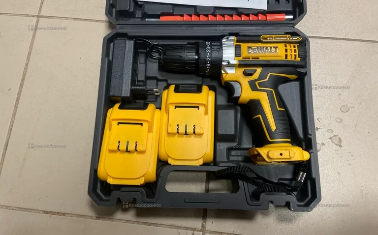 Шуруповерт Dewalt    .