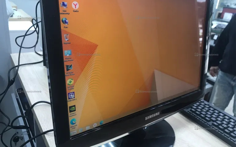 Монитор Samsung SyncMaster T200G