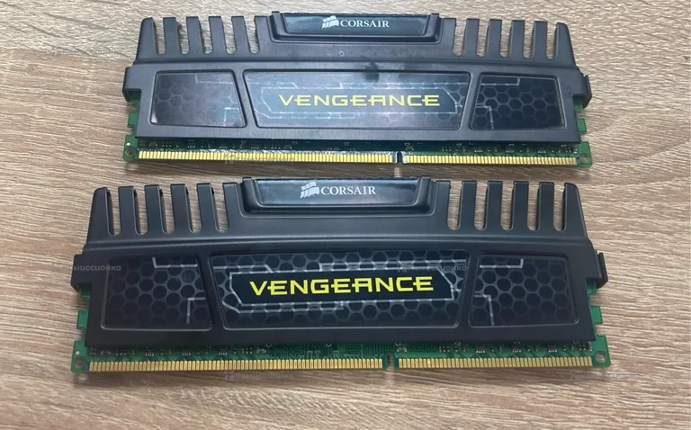 Оперативная память Corsair vengeance ddr3 8+8gb