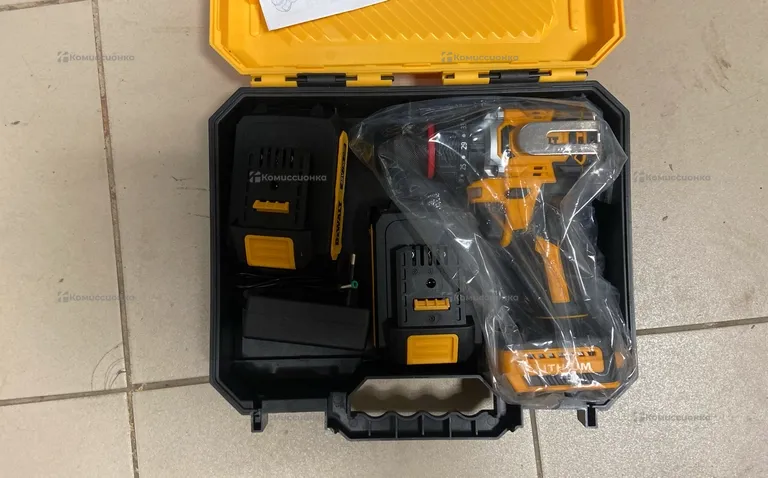 Шуруповерт Dewalt б/щ