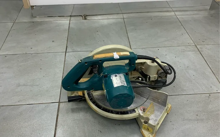 Торцовочная пила Makita LS1040 (LS 1040)