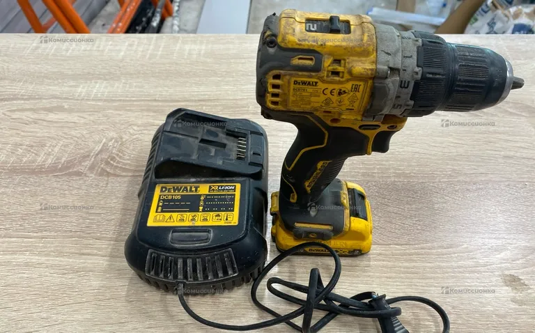 Аккумуляторная дрель-шуруповерт DeWALT DCD701N-XJ