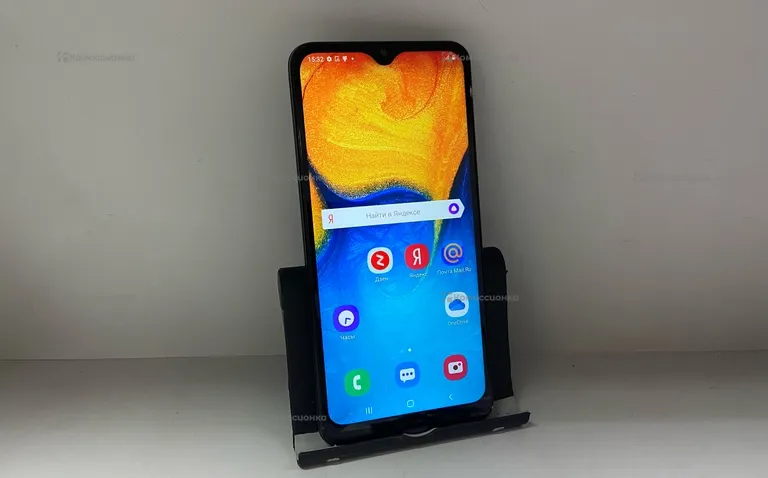 Samsung Galaxy A20 3/32 ГБ.