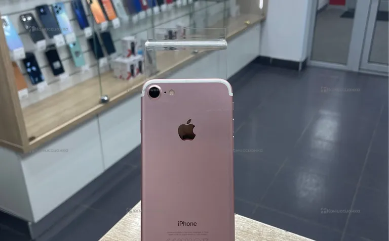 Apple iPhone. 7 32 ГБ
