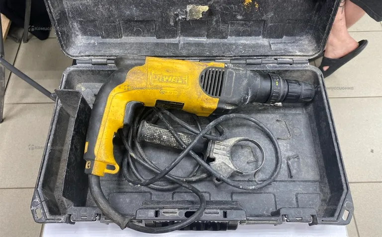 Перфоратор dewalt D25104K