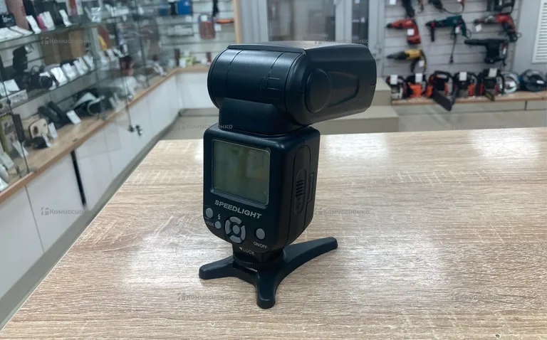 Вспышка Triopo Speedlight tr-950