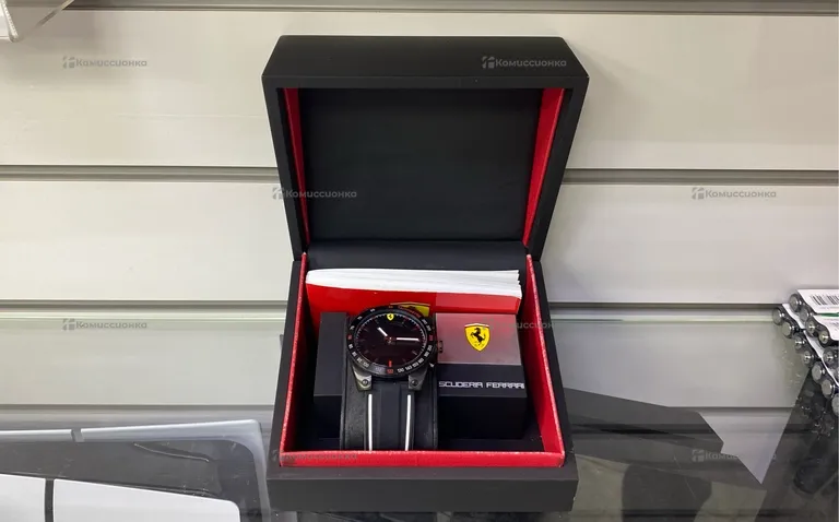 Часы  Ferrari