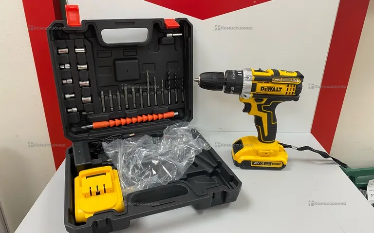 шуруповерт DEWALT.