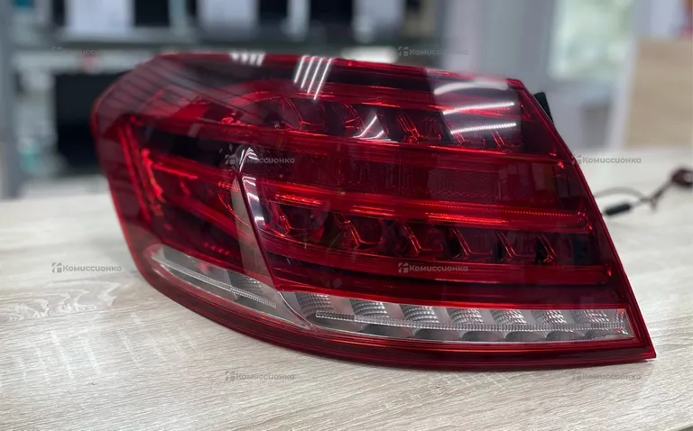 Задний левый фонарь Mercedes Benz E class W212