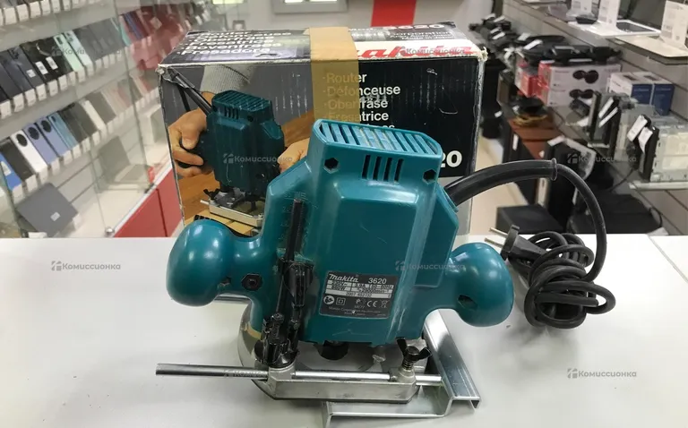 Фрезер makita 3620