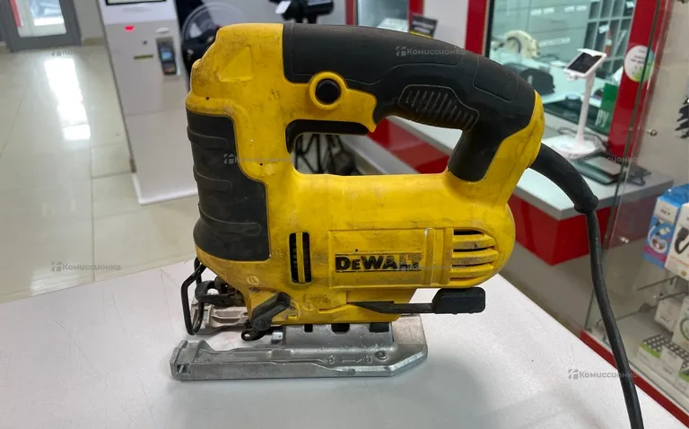 Электролобзик DeWALT DWE349