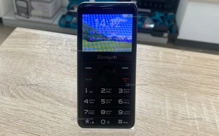 Телефон Xenium X700