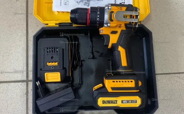 Шуруповерт DeWALT б/щ