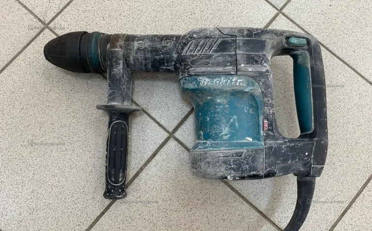 Отбойный молоток makita HM0870C