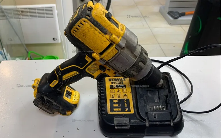 Дрель шуроповерт Dewalt
