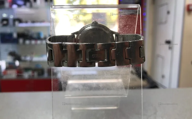 Часы  GUESS