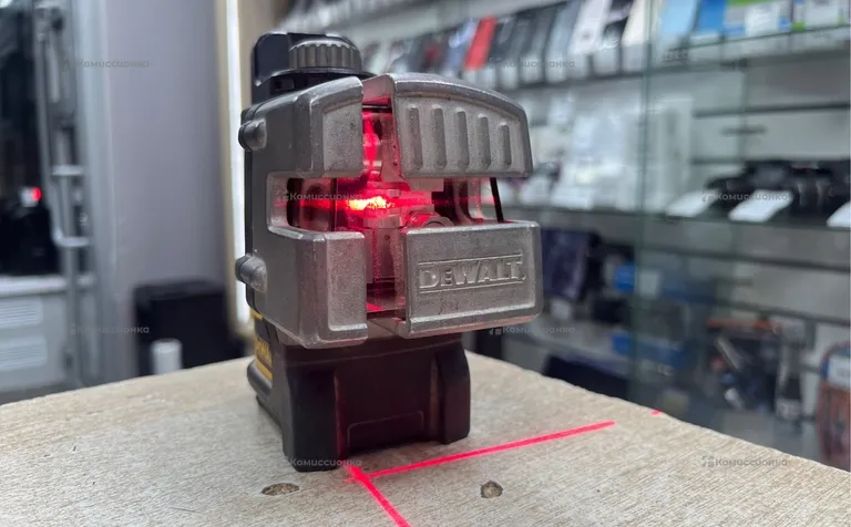 Лазерный уровень DeWALT DW089