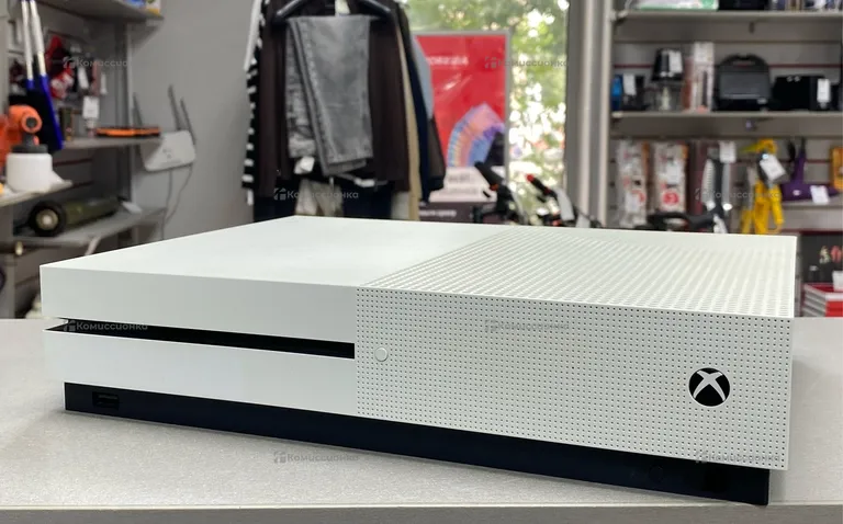 Приставка Xbox One S 1Tb
