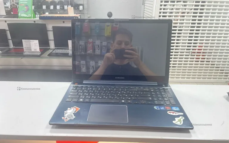 Ноутбук  Samsung np880Z5E