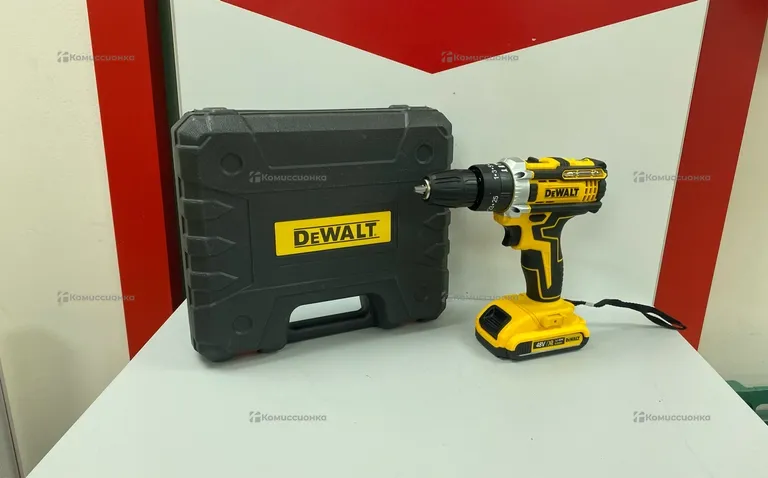 шуруповерт DEWALT.