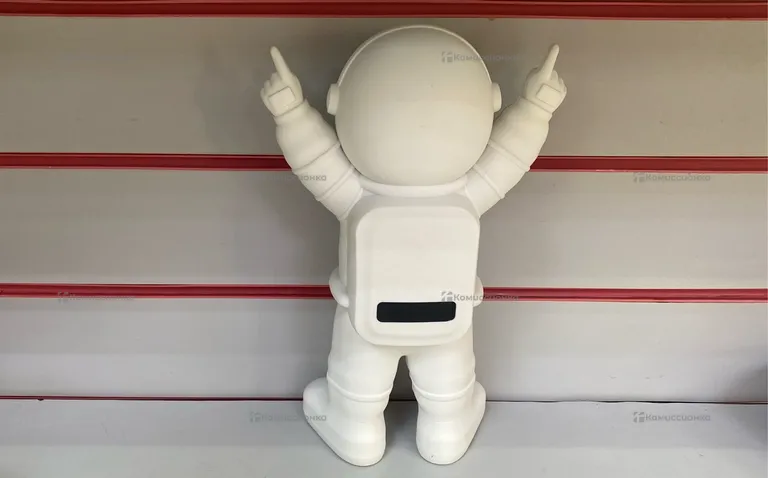 Колонка космонавт