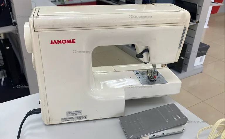 Швейная машина Janome W23U