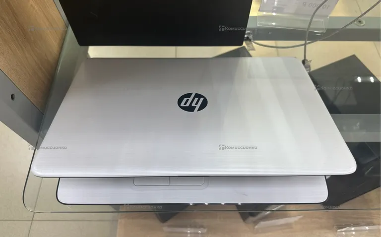Ноутбук  HP 17-y010ur
