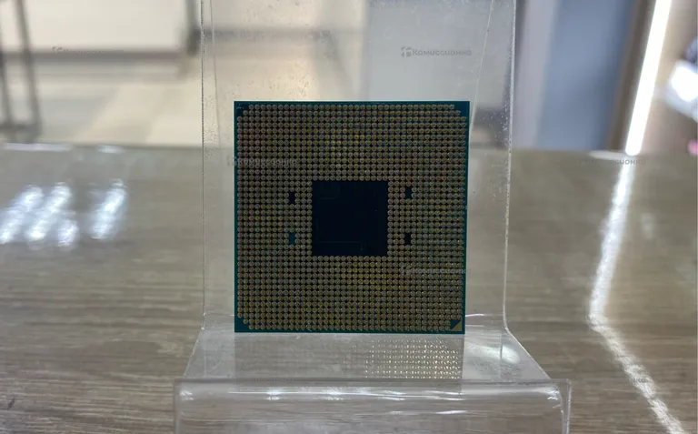 Процессор AMD Ryzen 3 3200G