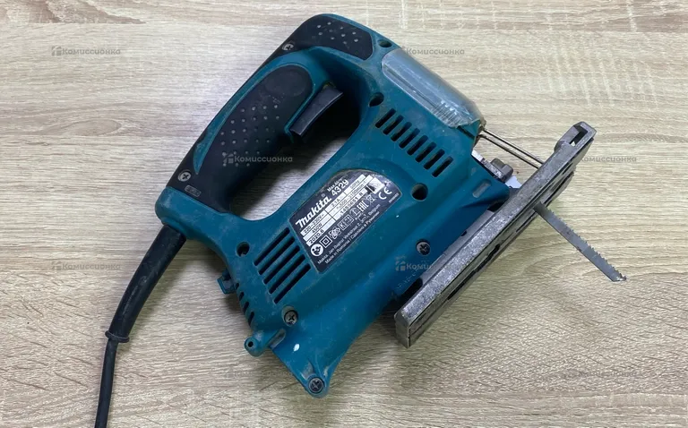 Электрический лобзик Makita 4329
