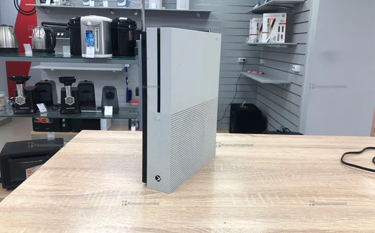 Приставка Xbox One S 1Tb