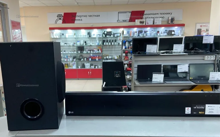 Саундбар LG SQC1 с беспроводным саундбаром