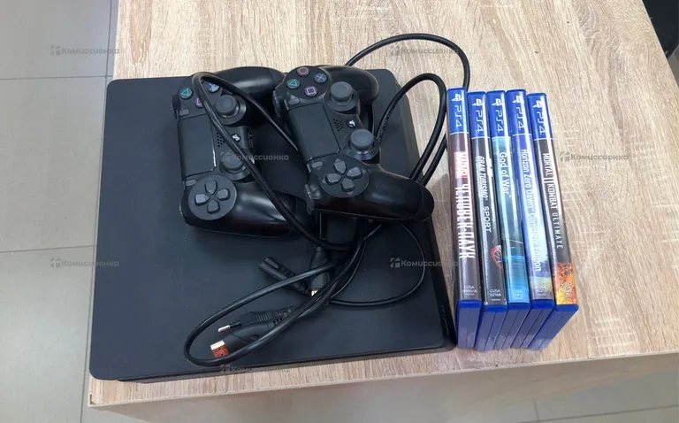 Приставка PS4 Slim 1Tb