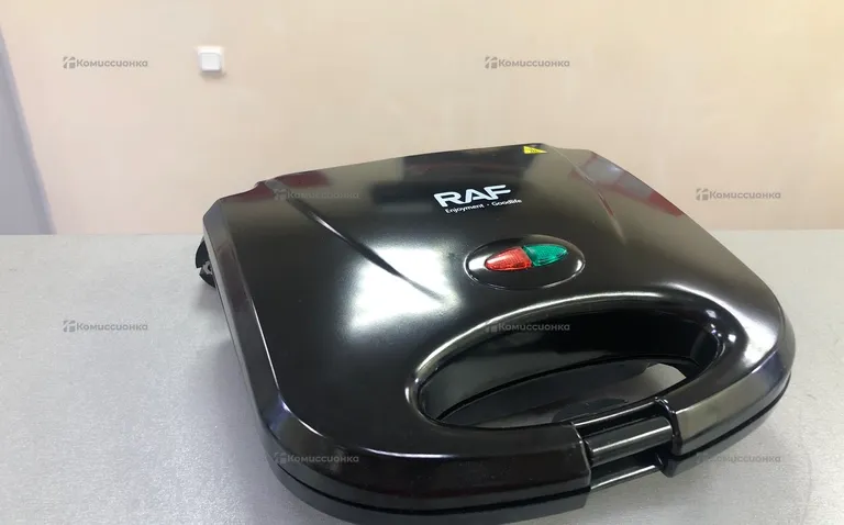 Вафельница RAF R284H