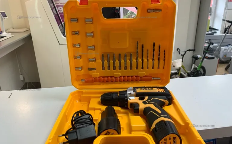 дрель-шуруповерт Dewalt копия