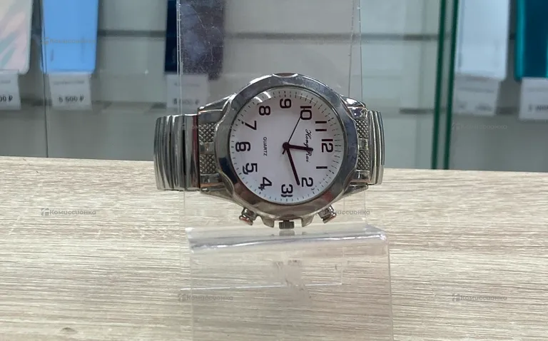 Часы  hong quartz