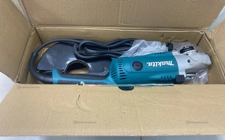 большая Ушм Makita GA9020