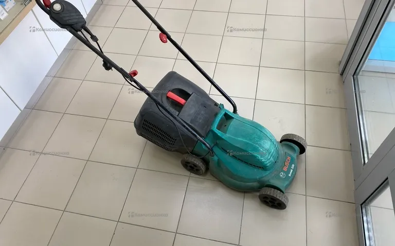 Газонокосилка Bosch Rotak 320