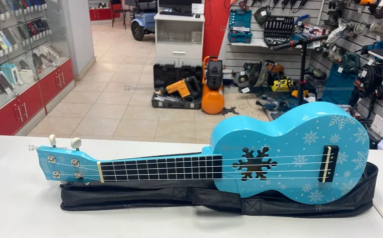 Укулеле MAHLO